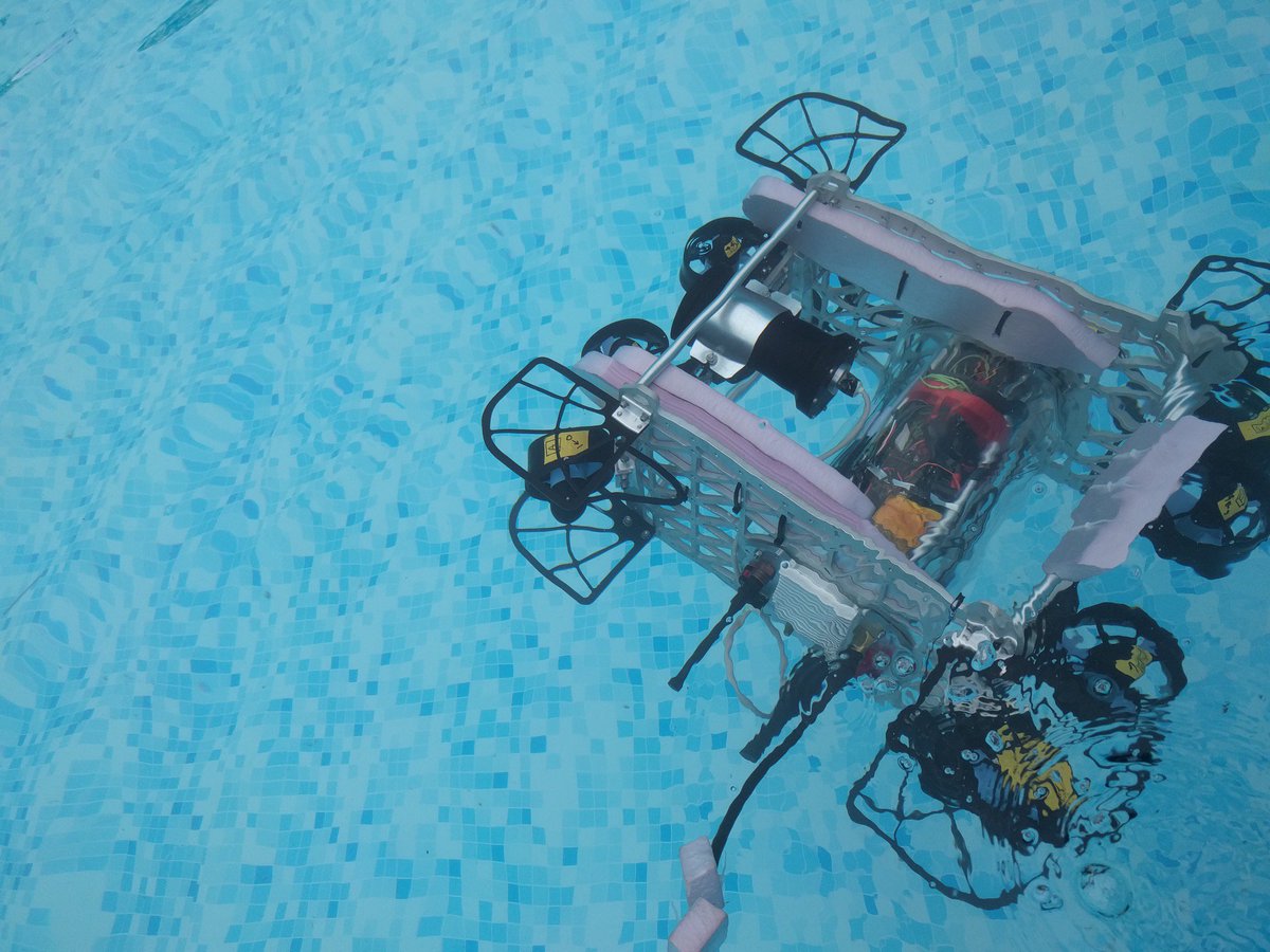 projectqubo's tweet photo. After months of design and hard work Qubo is in the water! Our sponsors, fellow teams, and UMD faculty helped us get here #GoTerps https://t.co/DFpbH9bcIF