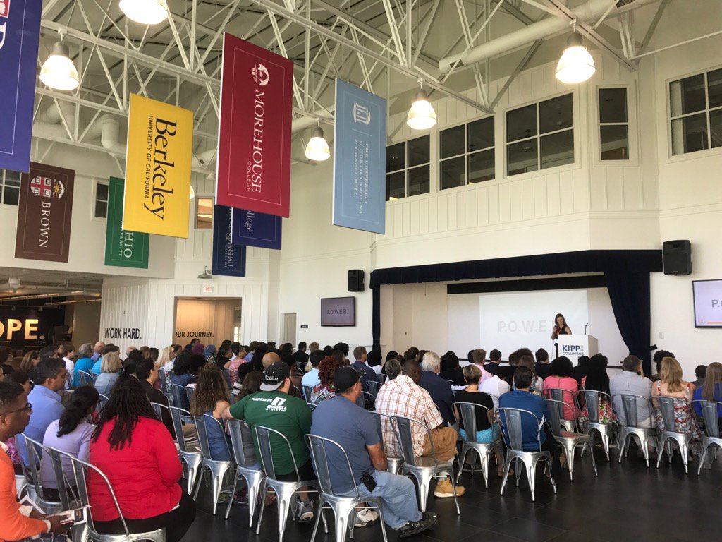 COLA_lead's tweet image. It's a full house at the #COLA2017 graduation ceremony! #colapop