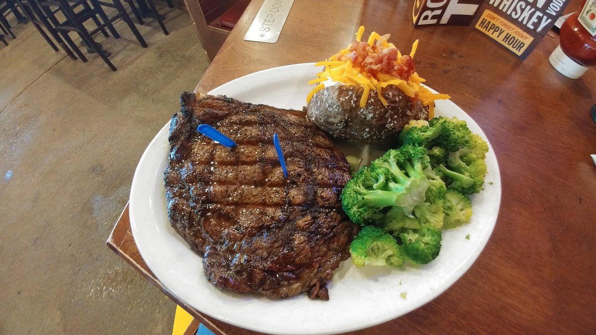 Culuminati2's tweet photo. Stop in at Logan's 493 in Dayton today for a sexy grilled ribeye and fresh margarita!!! #teamlogans https://t.co/F8A5O9rjHR