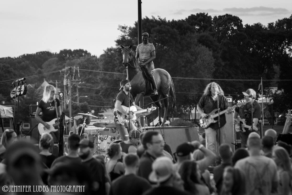 JoeStammBand's tweet photo. Tonight's the night! - #JSBlive at Burnzees in Brimfield, IL! Going to be perfect weather for an outdoor show! #blackdirtcountryrock https://t.co/lGYAIGNbAk