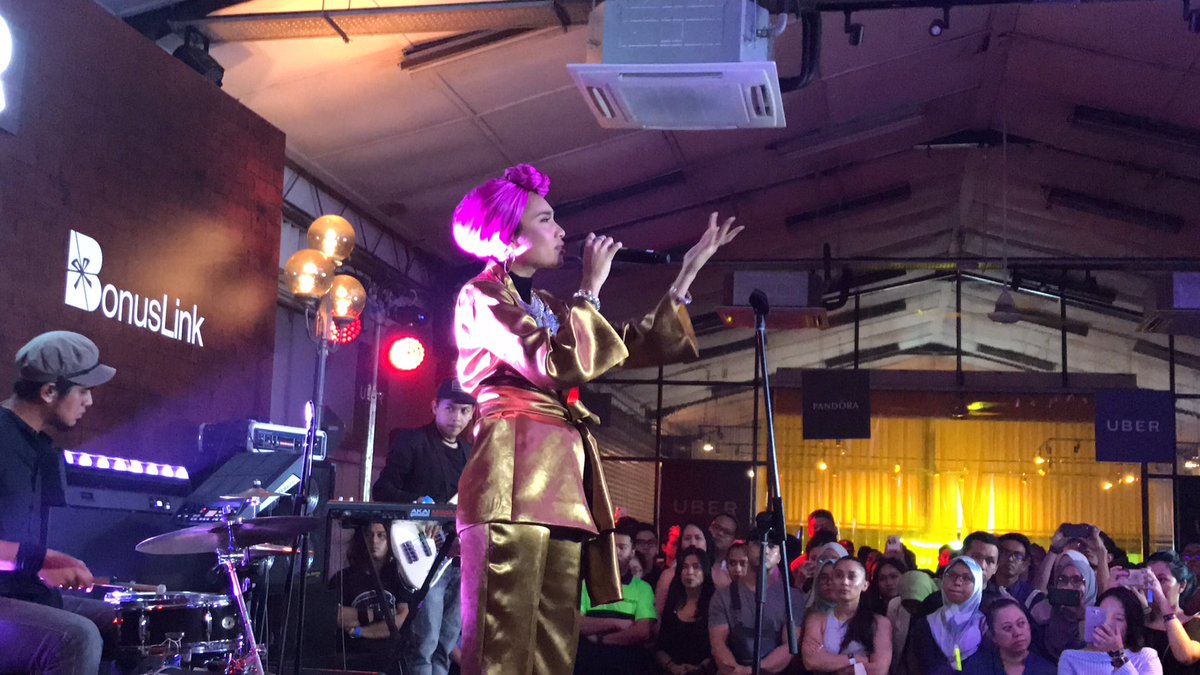 SofiaMrz's tweet photo. Congrats Aj sbb menang contest Insta Ubermy n thanks cz choose me as ur plus one! 😹😘#uberyuna #ubermy #yunasecretshow https://t.co/HJS620JPFH