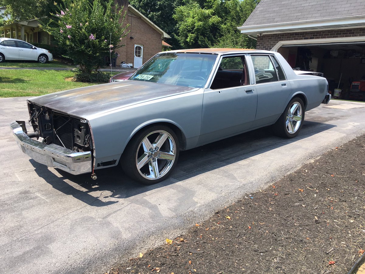 89iroczz28's tweet photo. #Chevy #caprice #boxcaprice #1986chevy #20inch #irocwheels #gasmonkeygarage #helpmefinishthis#2jzmotorswapneeded#houseofkolorspaint#retweet https://t.co/7q4ZxFlM65