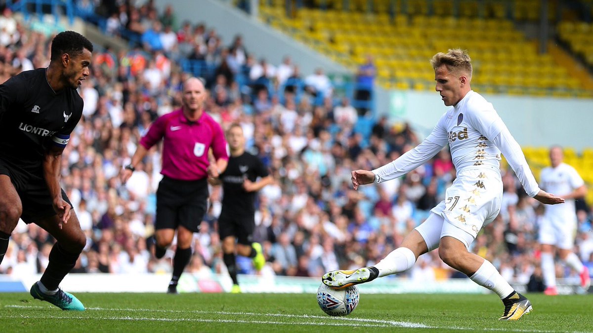 Samusaiz's tweet photo. First match at Elland Road! Can't wait for the season to start💪🏻Feeling proud of wearing @LUFC 's number 21 like Tony  Yeboah #Legend 🙌🏼⚪🔵🔶⚽ https://t.co/mL9HC2iszC
