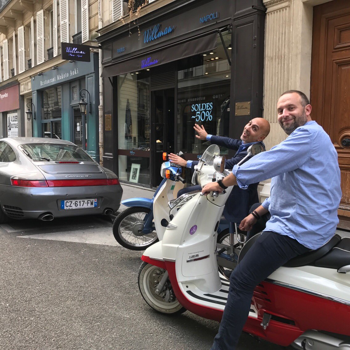 vintage_pic's tweet photo. Samedi petrolhead #porsche #honda #peugeotscooter #willman #paris https://t.co/fV9HQqCaCM