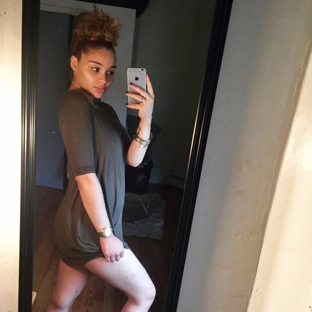 kinimarie_'s tweet photo. #NewProfilePic https://t.co/A2q9xrrnHv