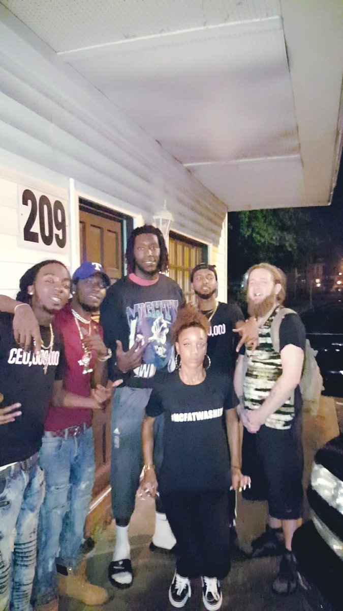BleachCruiser's tweet photo. Last night #TrapBeatlez ran into @MONSTATREZZ
Be on the look out, album dropping soon!! https://t.co/b1UicLpeeK
