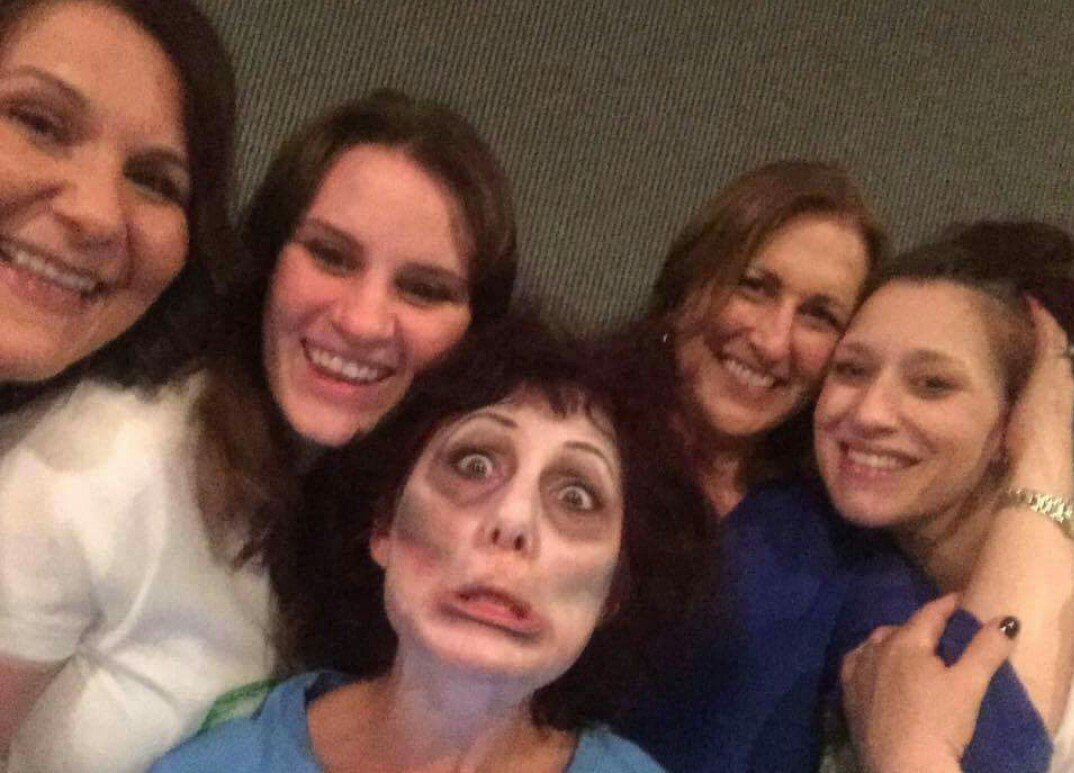 1ClassicStanley's tweet photo. Fun on the set of "Zombie-Lover" https://t.co/HeyYfoF3SF