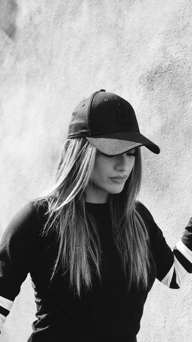 fiftwsquad's tweet photo. preciosa, elegante e uma das pessoas mais inteligentes que eu conheço. #MTVHottest Fifth Harmony https://t.co/Aj2eWELIqw