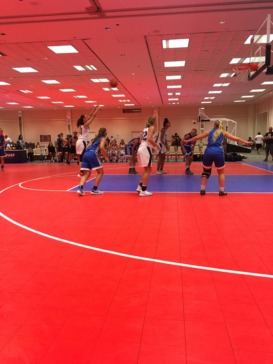 NWSelect's tweet photo. 17U Navy advances with the win over Xpress Shon Elite!
#nwstars #onetwostars https://t.co/W0ke1gzgx7