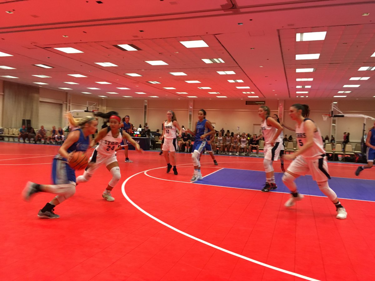 NWSelect's tweet photo. 17U Navy advances with the win over Xpress Shon Elite!
#nwstars #onetwostars https://t.co/W0ke1gzgx7