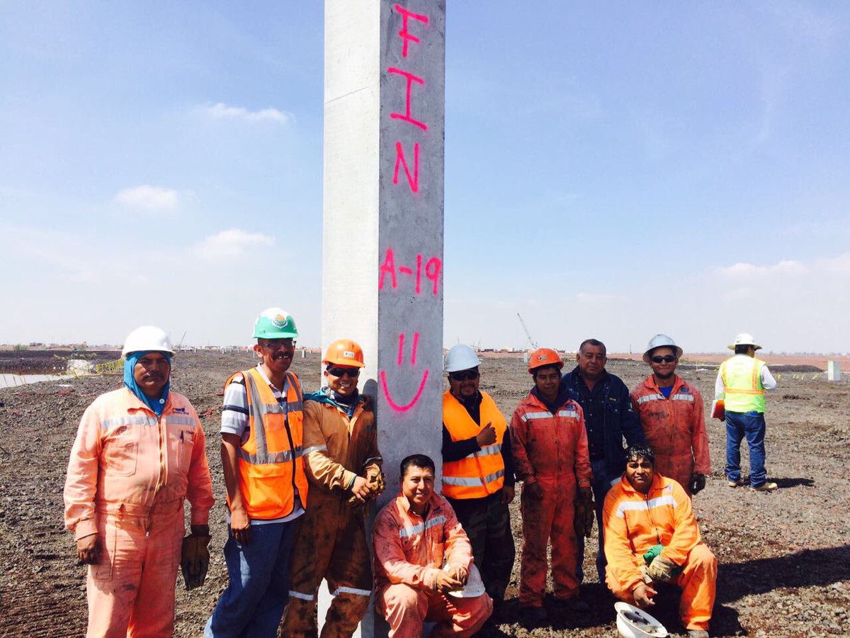 cargoconnecting's tweet photo. Hemos terminado de hincar el dedo noreste del edificio terminal antes de lo programado, felicidades al tren de hincado numero 2 #NAICM https://t.co/Odiw62TB0u