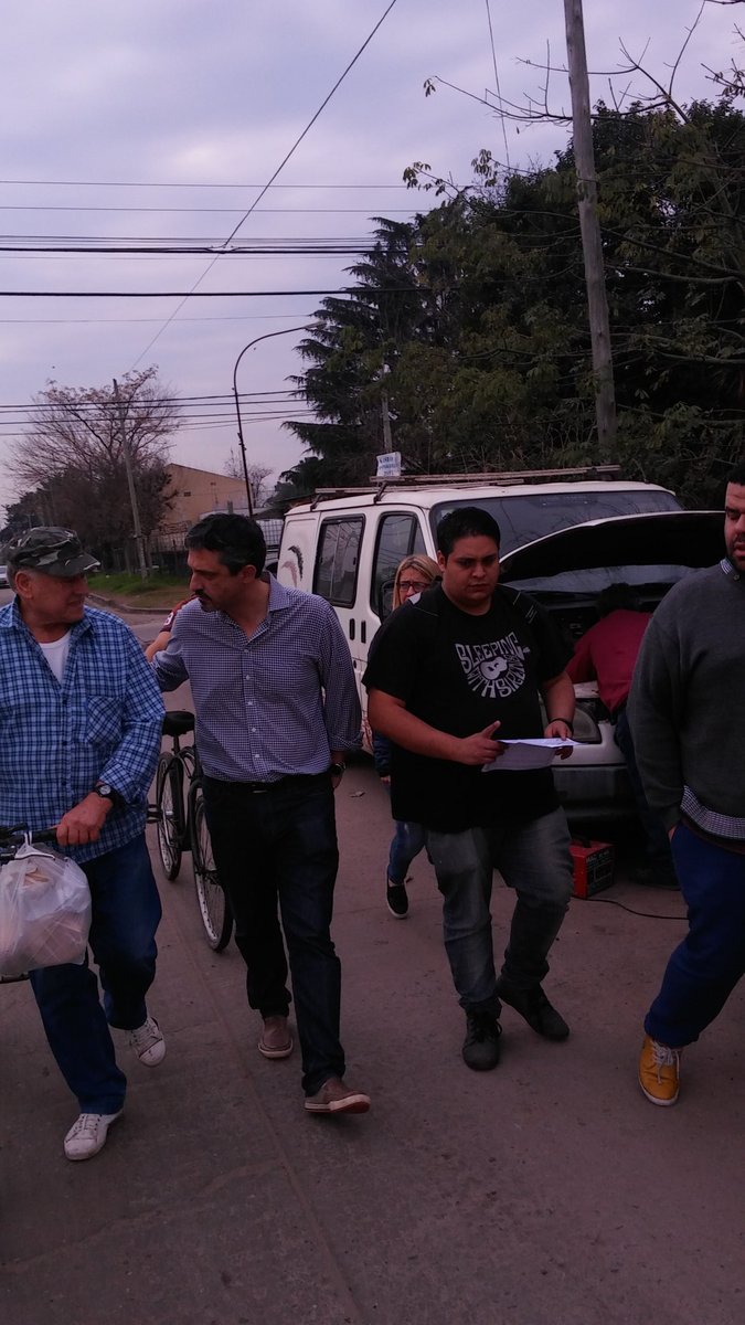 jarroyosi's tweet photo. Empezando el #Timbreo en #VillaZapiola #Moreno #CambiandoJuntos. Porque estamos donde tenemos que estar junto al vecino!!! https://t.co/K1KaFoS1qv