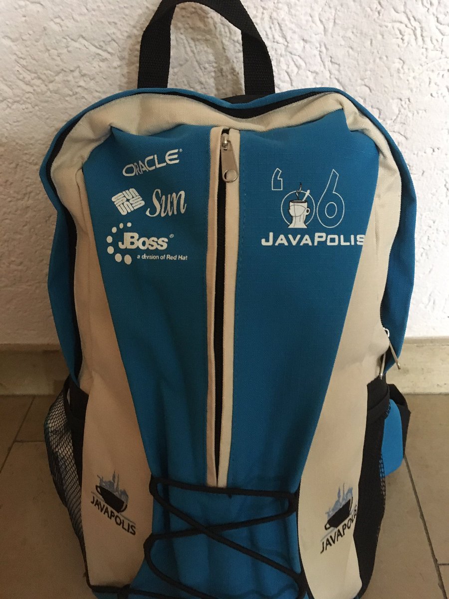 Also after 10+ years this bag is still very robust, without a scratch. :-) /cc <a href="/Devoxx/">Devoxx</a> <a href="/Stephan007/">Stephan Janssen ☕️🧠🧞‍♂️</a>