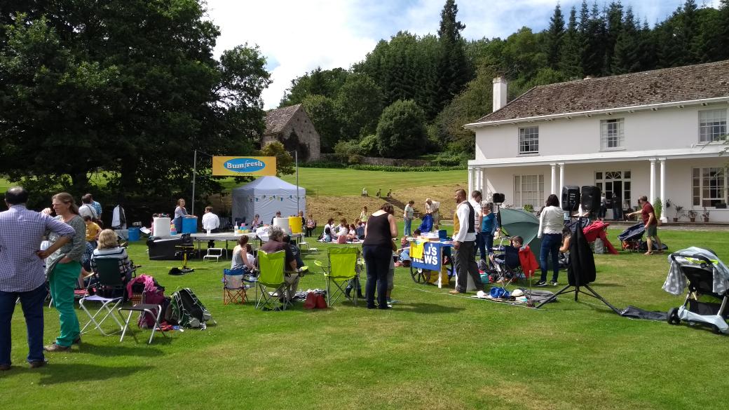 DanielMoncoeur's tweet photo. Everyone turning up and excited, waiting for the @hbreakontour #billionaireboy #theatre #show to start @Glanusk https://t.co/FSHXS5h4xt
