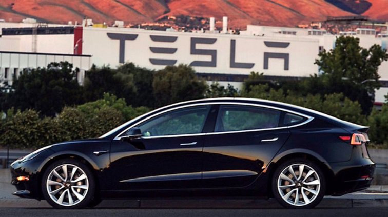Tesla delivers its first 30 Model 3s in historic moment bit.ly/2uHVZae https://t.co/JMNXxPVvTI