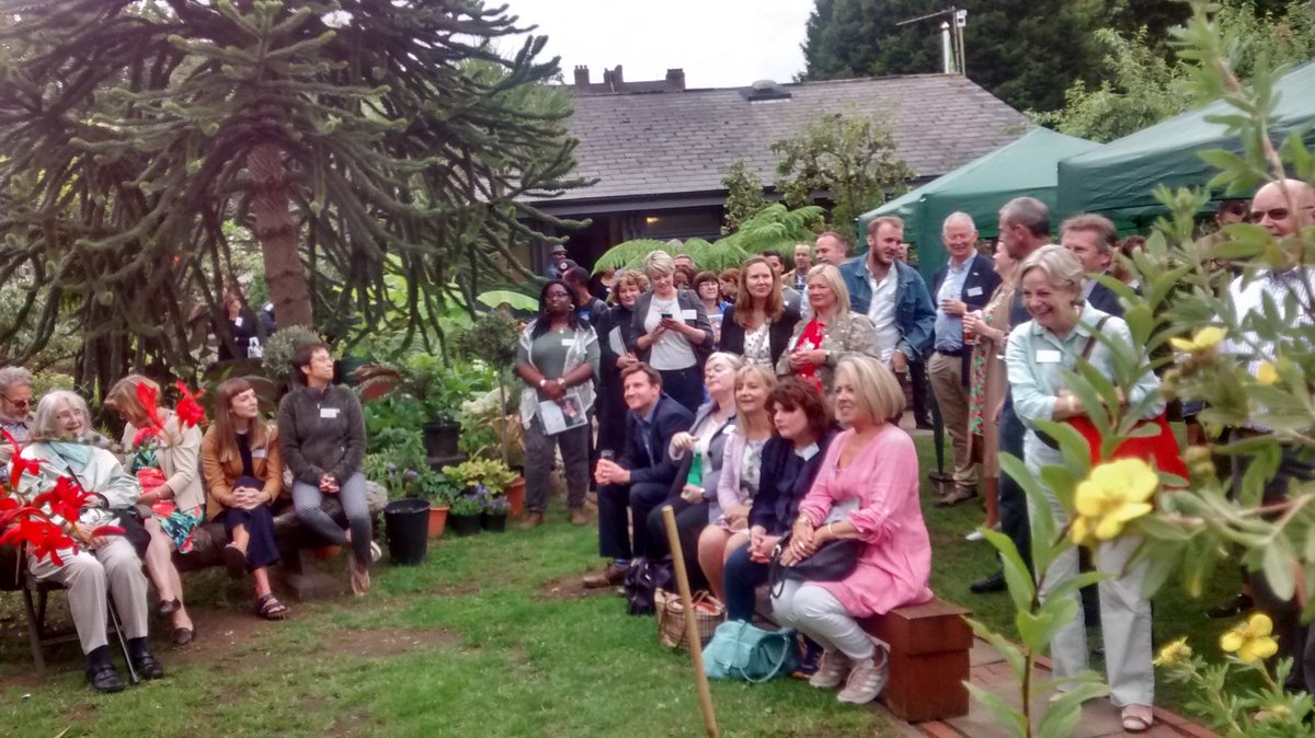 libahoskin's tweet photo. Joyful 30th anniversary celebrations @WalworthGarden yesterday #beeapart https://t.co/qyUoUjsygo