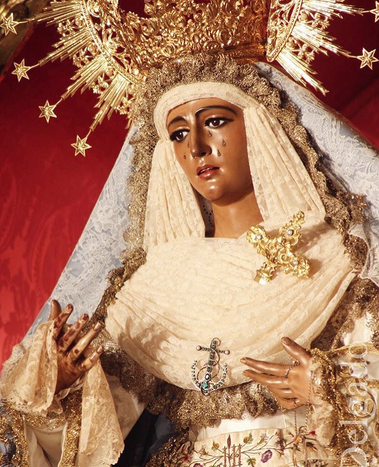 trianeradtriana's tweet photo. ¡Morena y gitana, la Esperanza de Triana! https://t.co/AJmj0w7jGh