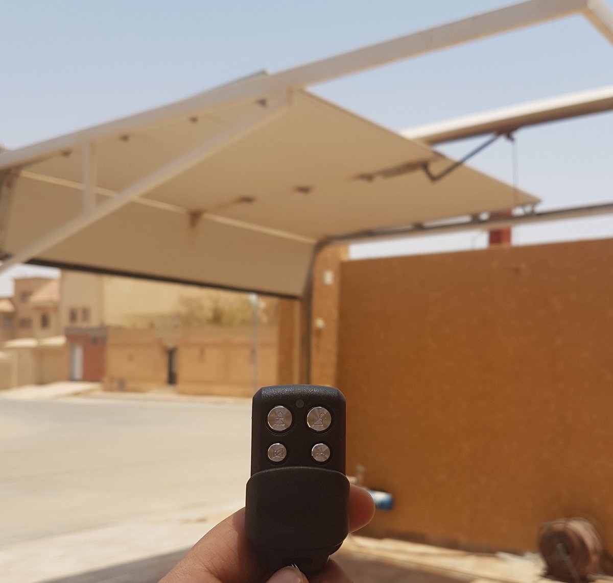 amgarawi's tweet photo. @cpaksa 
@E_Commerce11 
@Anfalgroup
170 ريال قيمة ريموت باب توماتيك من شركة أنفال…الريموت لنفس الباب من علي اكسبرس بـ50ريال فقط مع التوصيل. https://t.co/MCsMlIFrlF