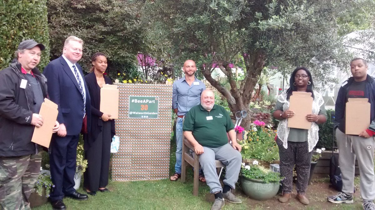 libahoskin's tweet photo. Joyful 30th anniversary celebrations @WalworthGarden yesterday #beeapart https://t.co/qyUoUjsygo