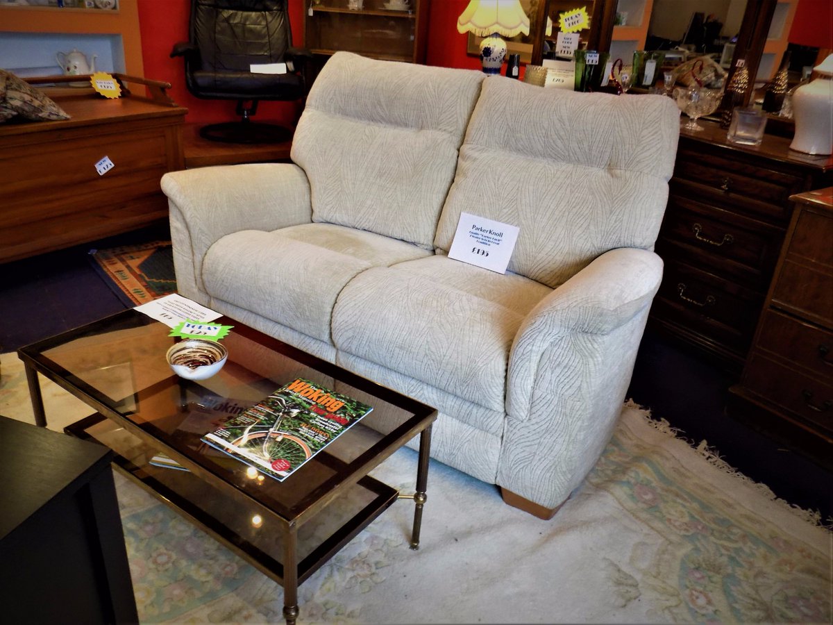 WokingCFP's tweet photo. Bargain sofa from "Woking Community Furniture" on Ebay now:- https://t.co/UoxmfgvHa2 https://t.co/eSflw7iaV4