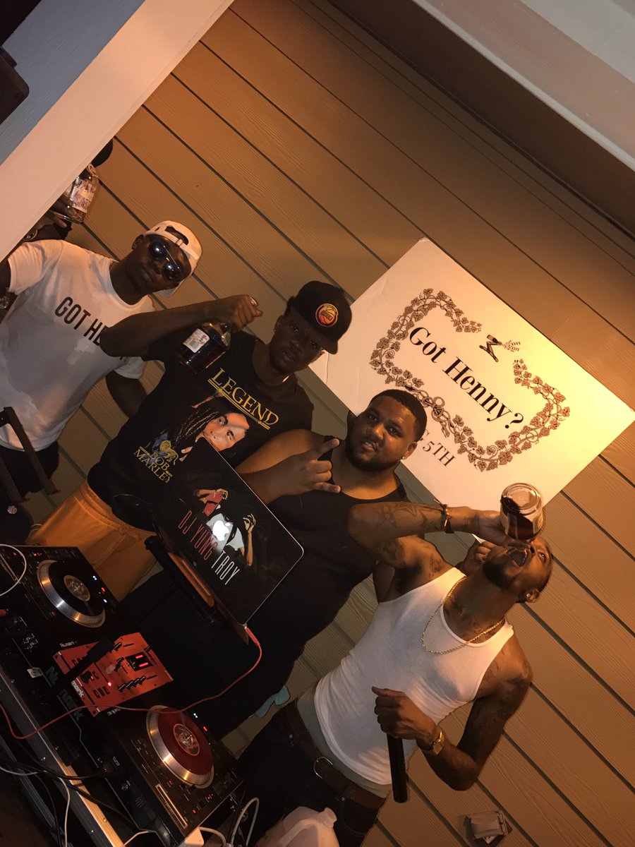 _GotHenny_'s tweet photo. Party party party Htown will never b the same I swea!! #GotHenny #tgp2k17 #txsu21 #freehennyallnight #collegeparty #greekdiscount #pvamu https://t.co/QcZ3m1qWQc