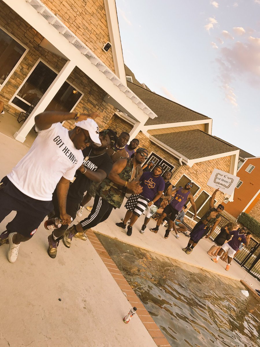 _GotHenny_'s tweet photo. Party party party Htown will never b the same I swea!! #GotHenny #tgp2k17 #txsu21 #freehennyallnight #collegeparty #greekdiscount #pvamu https://t.co/QcZ3m1qWQc