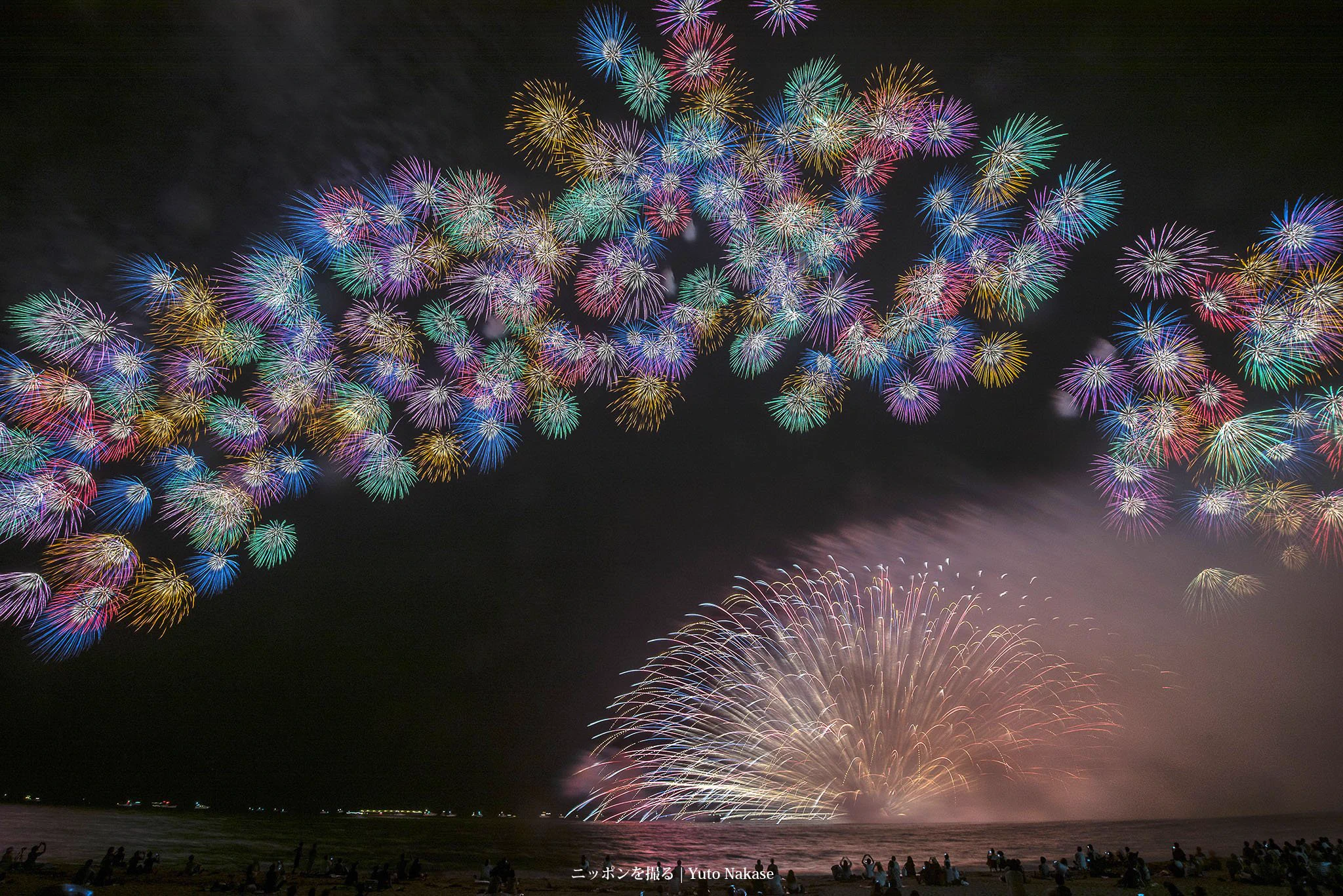 ファンタジックな世界観切り取ったような三重県の花火が美しいww