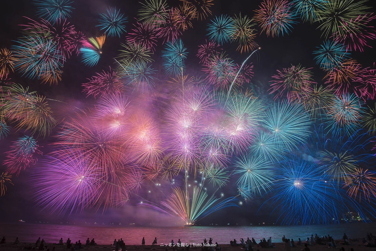 ファンタジックな世界観切り取ったような三重県の花火が美しいww