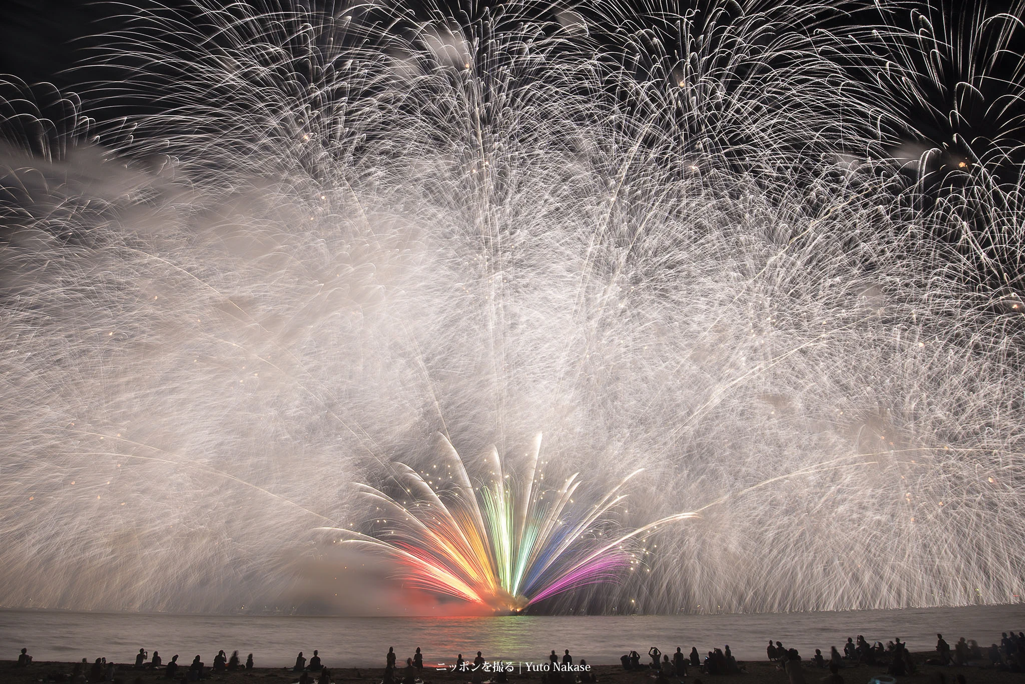 ファンタジックな世界観切り取ったような三重県の花火が美しいww