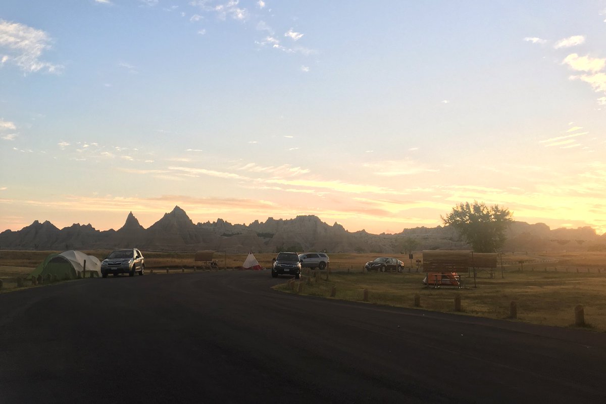 JulianState's tweet photo. Woke up in the Badlands this morning ☕️⛺️

#adventuretogether 
@BadlandsNPS 
#getoutside 
#travelphotography https://t.co/vE76wGDQcu