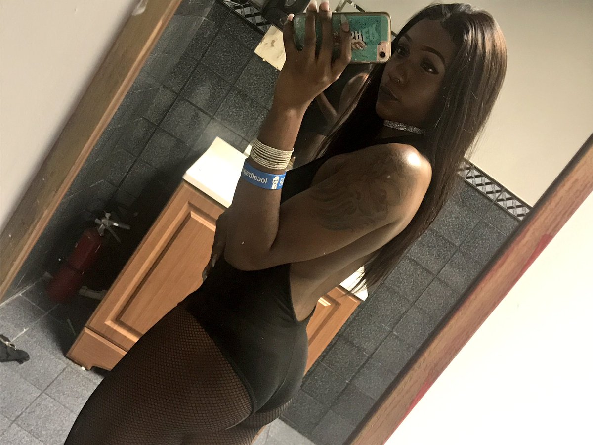 ColdBluTink's tweet photo. Fridays 🤑💙 #midnightblu #Ask4Blu https://t.co/9VFIJ0EuIH