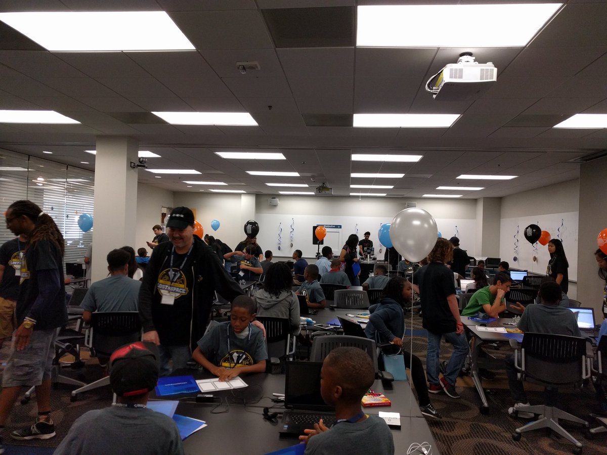 armyofpixels's tweet photo. @_CodeCrew #LostInSpaceHackathon About to start! https://t.co/yXnRSTEw6u