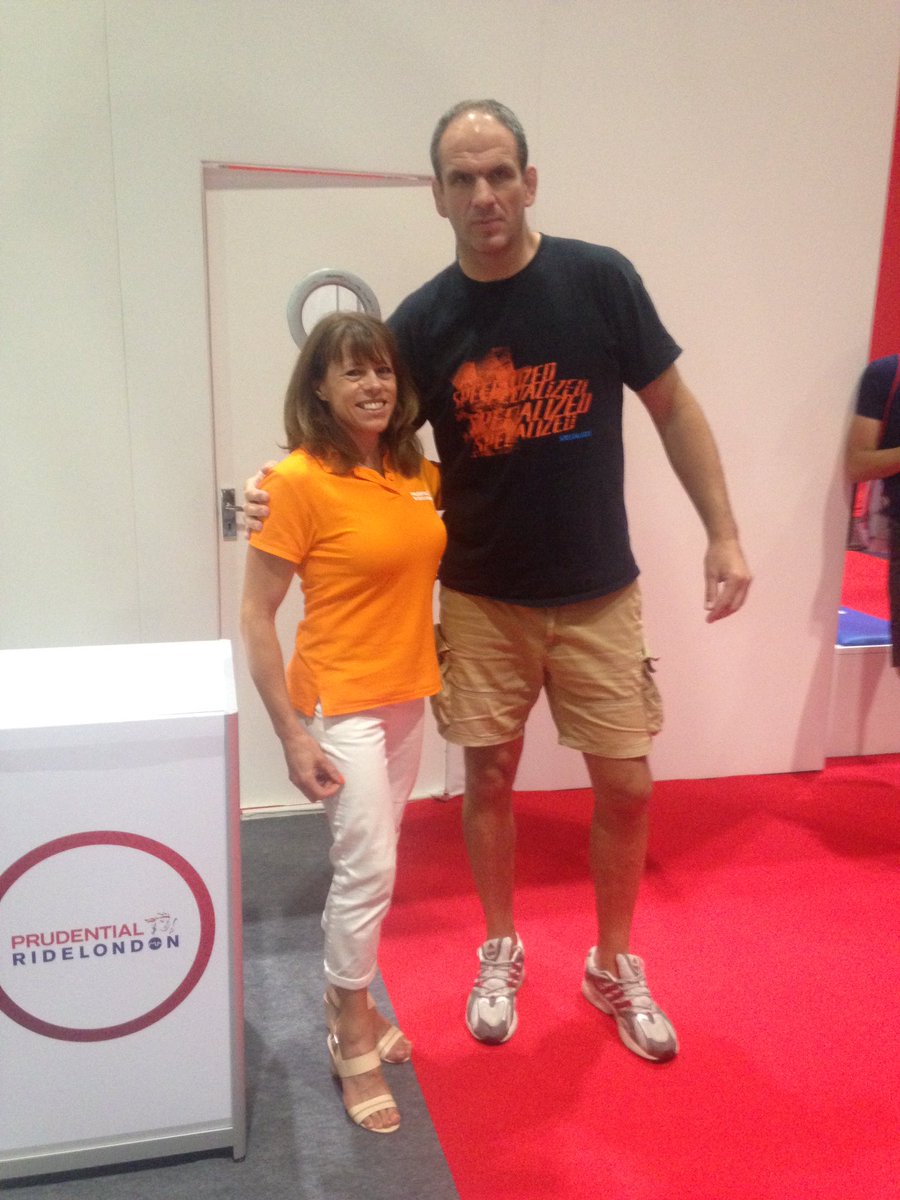 Anita Bean on Twitter: "Me on tiptoes v rugby legend ...