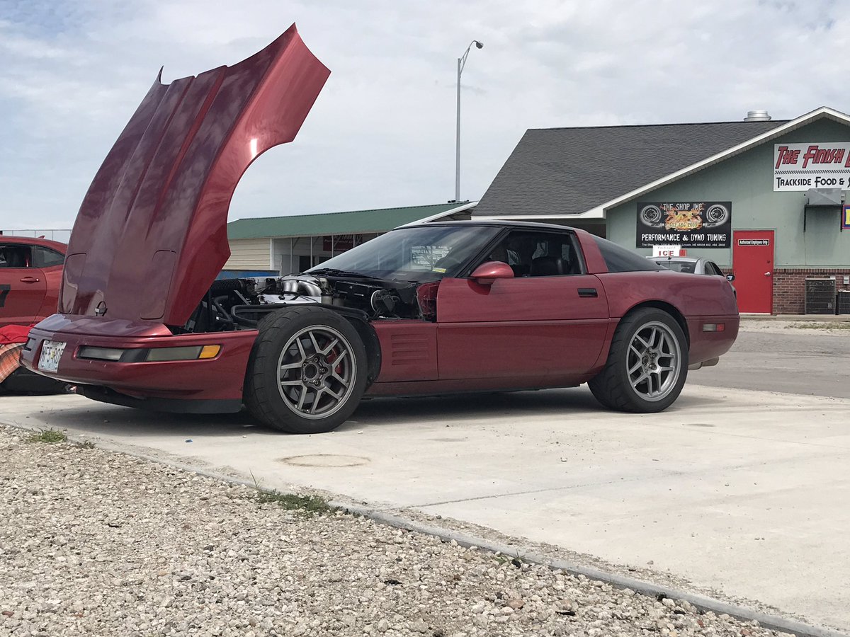 ccrane001's tweet photo. Another good day at the race track.  Keeping the old Vettes running.  @CorvetteRacing https://t.co/cyEdGhTVUU