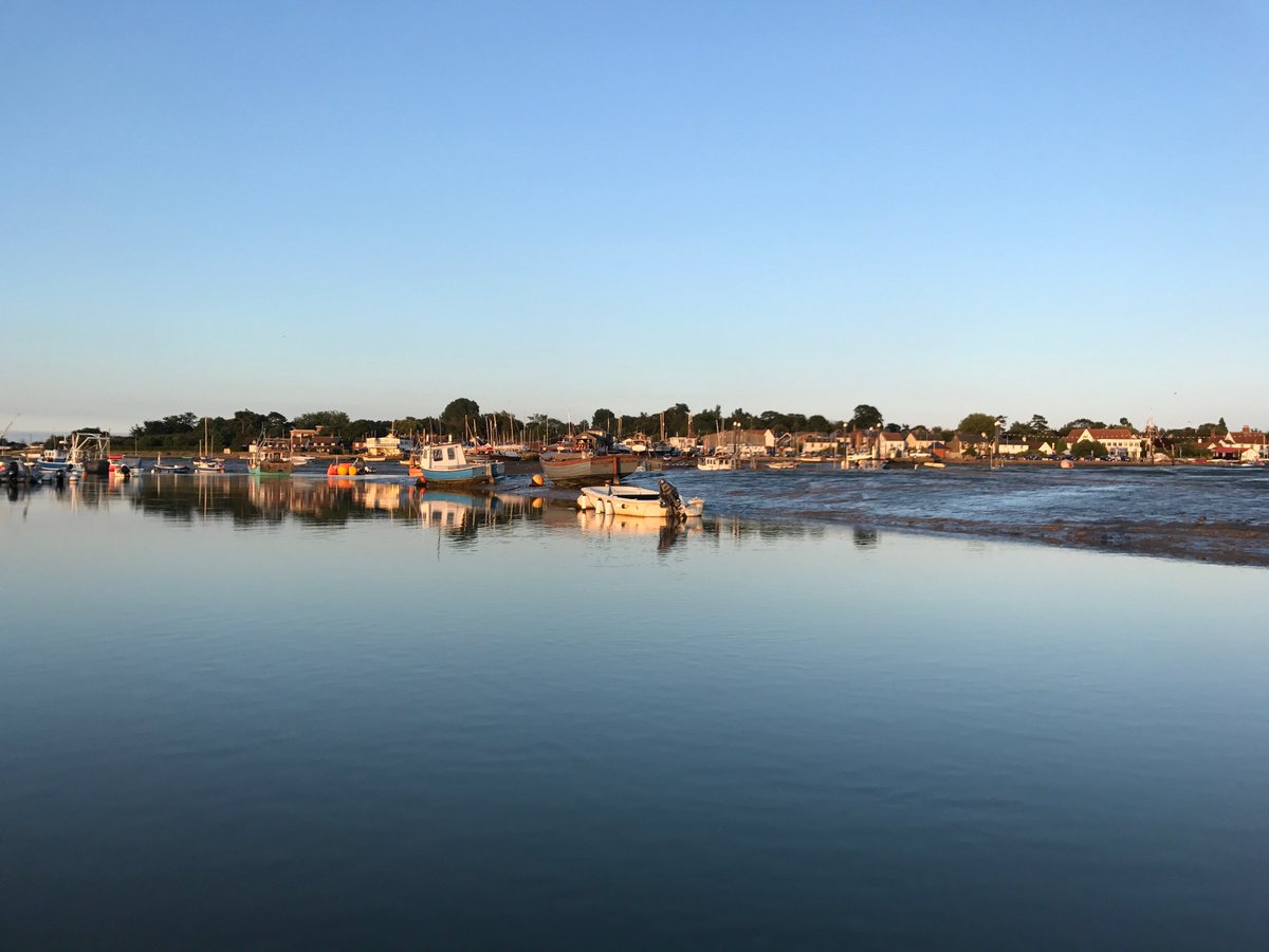 Red100Limited's tweet photo. So Lucky to live near the sea. https://t.co/0e5VI1YJ9o