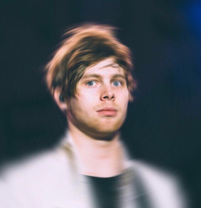 5SOS_Daily's tweet photo. what's up with the 333 ?? Come on we need answers! https://t.co/PNBtkCu6j4