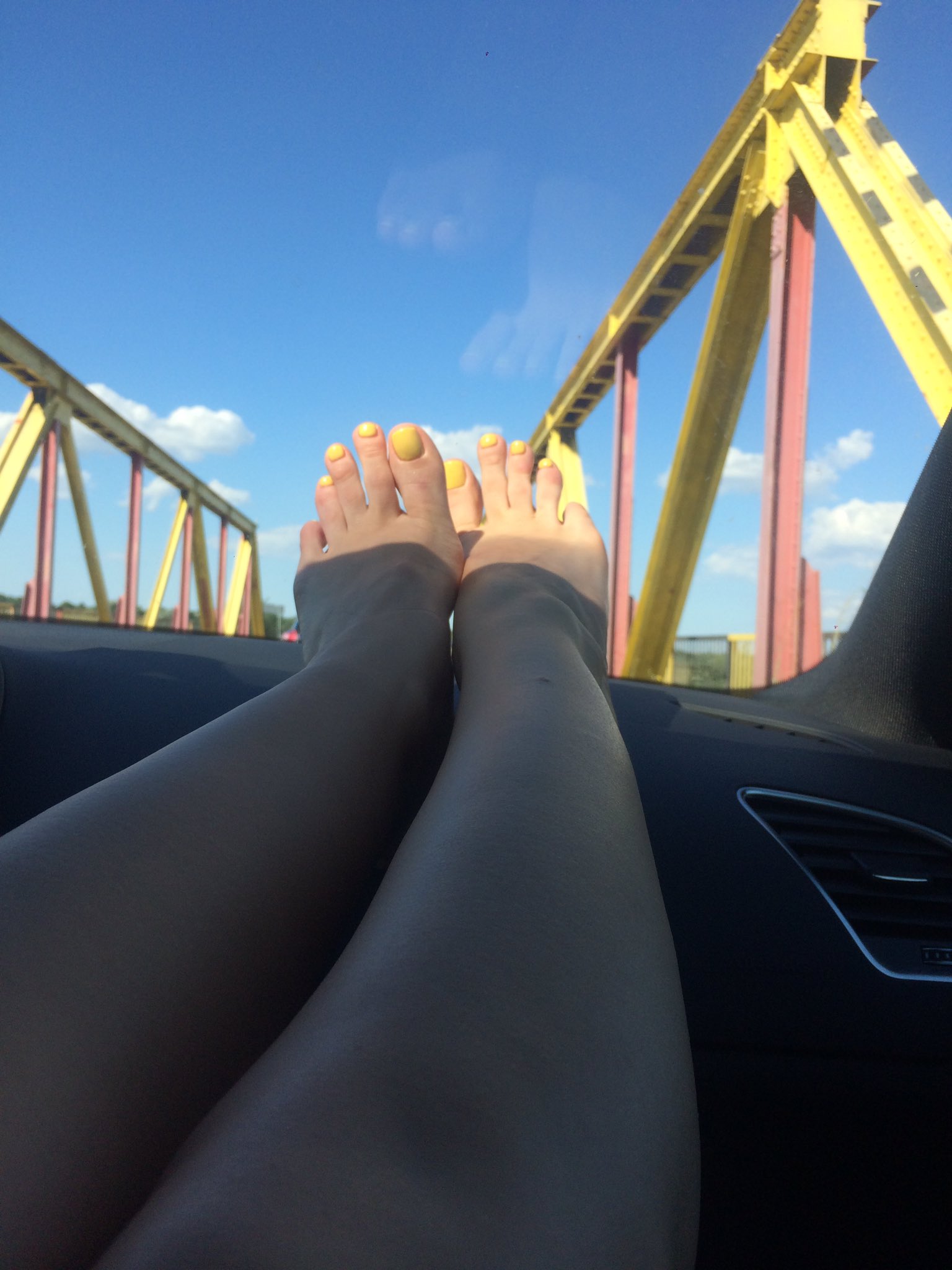 #SummerEscape #feetfetish #femdomme #empress @RTSubby_ @slaveCuck_ @rtcunt96 @livejasmin @RT4FD @rtdumb @RT_paypiggy https://t.co/ZBuEUUhDqt