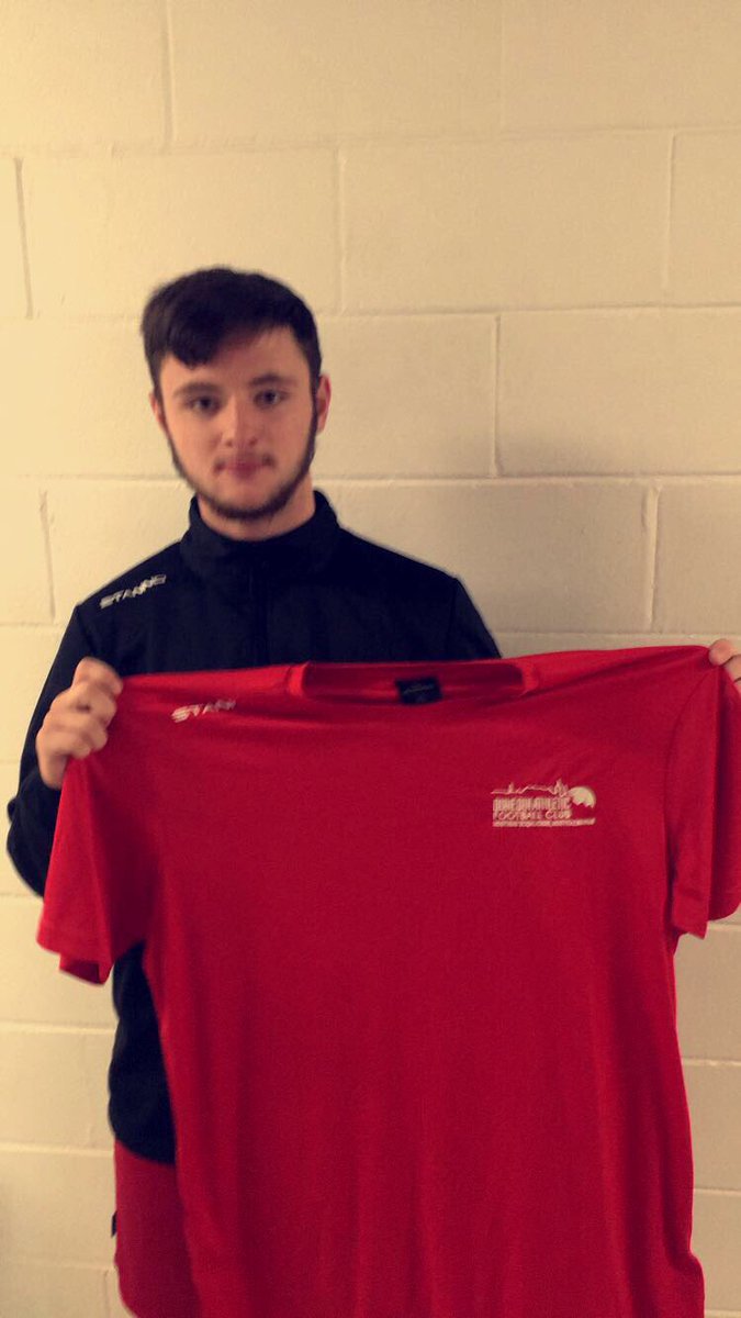 SIGNED🖋
Our newest &amp; youngest recruit wee Darren Hunter has joined us for the coming season! And celebrated today with a raiker #Dunedin❤️⚽️
