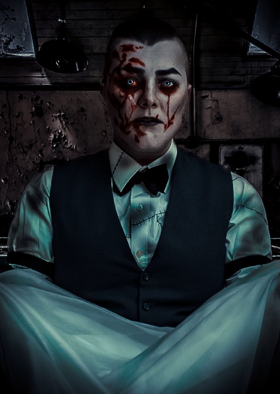 natalie_walst's tweet photo. Eddie Gluskin cosplay. @TheRedBarrels 
Phototgrapher: @Fox_Killer_ph #outlast #outlastcosplay #EddieGluskin #EddieGluskinCosplay https://t.co/FWSxWVx1OZ