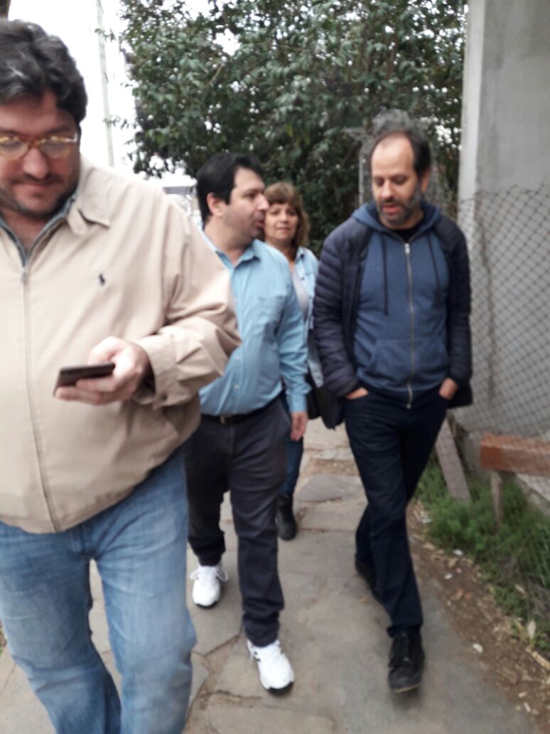 coppolaleonardo's tweet photo. Recorriendo las calles de #VillaZapiola junto a @pabloavelluto 
Seguimos cerca tuyo!. Seguimos #CambiandoJuntos https://t.co/V2hraOZYdL