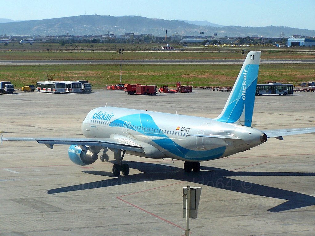 TheWaldo64's tweet photo. EC-ICT (Valencia Airport #LEVC VLC) #Clickair #A320-211 taxiing to runway 30 for take-off, November 15th 2007. https://t.co/Hky04H9fj4