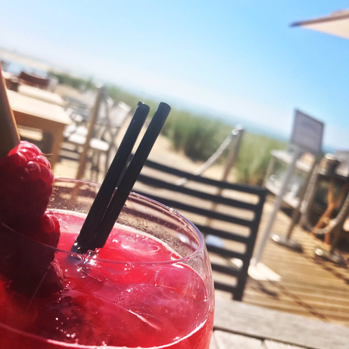 Bien à vous ! 👌🏻🍹☀️ #chill #cocktails <a href="/LaCoorniche/">La Co(o)rniche</a> #dunedupyla