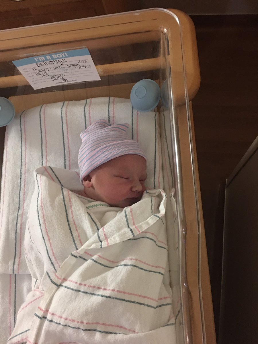 anbednarzyk's tweet image. We welcomed Easton Sawyer into the world. 8.1lbs.