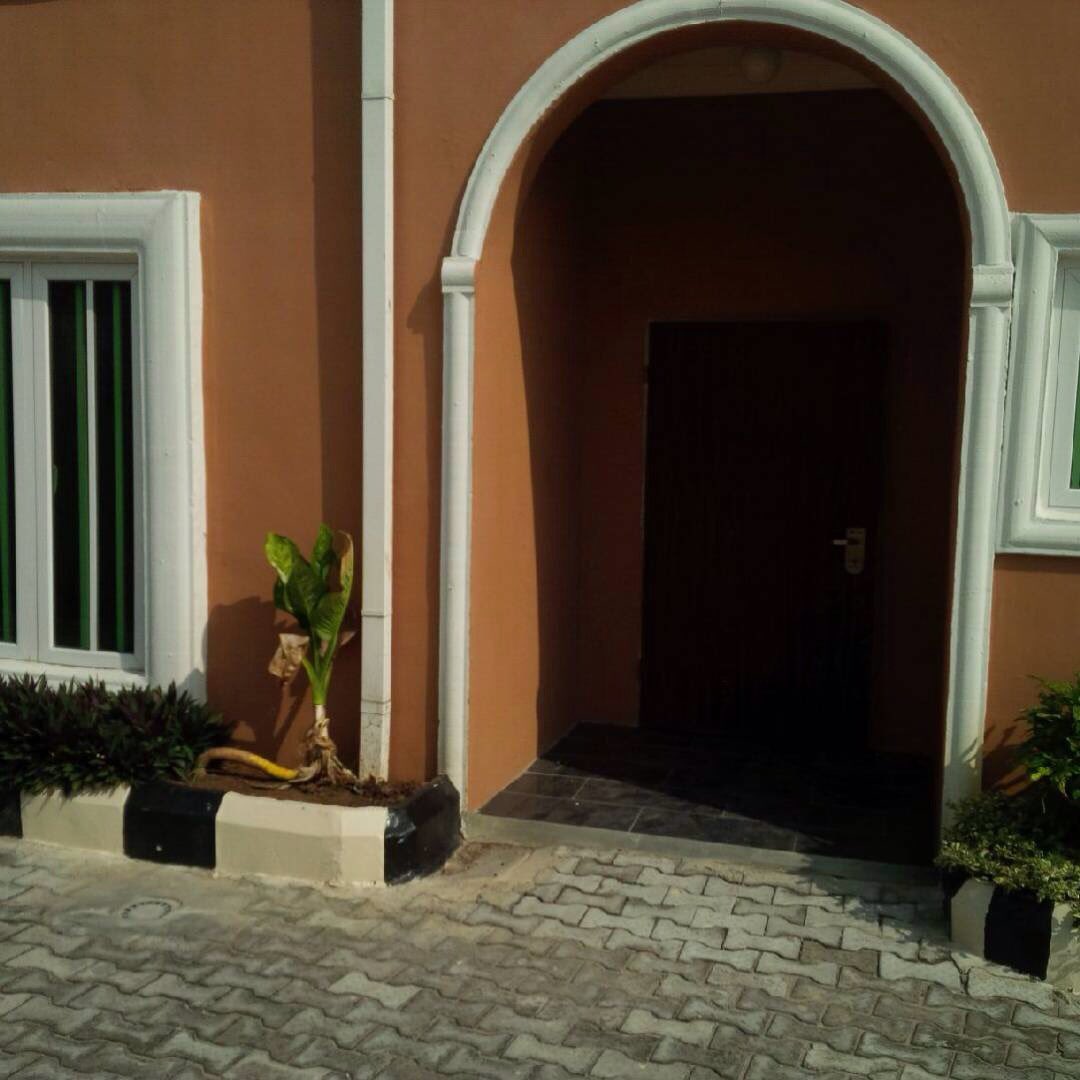 poshpropertiesx's tweet photo. Fully furnished and Serviced 4 bedroom terrace on Osapa road, opposite Victory Park Estate. -Call now-08036176437 https://t.co/AtA2X17QIy