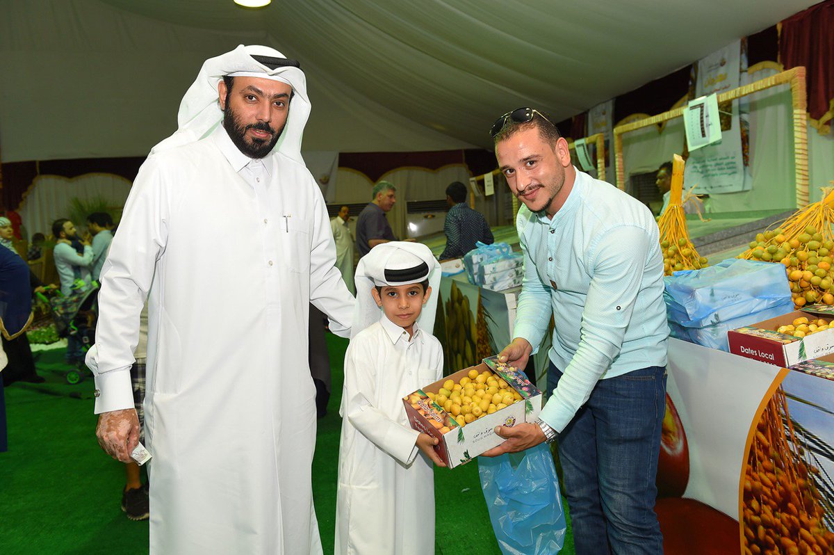 albaladiya's tweet photo. يواصل #مهرجان_الرطب_المحلي الثاني استقطاب جماهير غفيرة يوميا من الرابعة عصرا وحتى العاشرة ليلا بالساحة الغربية من #سوق_واقف #الدوحة #قطر https://t.co/qyZvm3uUVH