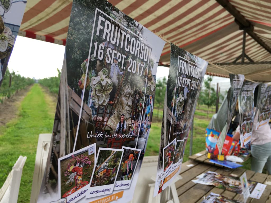 fruitcorso's tweet photo. We waren erbij op de Open Kersendagen in Wadenoijen. Gezellig en aardig druk. Mooi initiatief. Morgen staan we er weer. https://t.co/Hl95fSkQSE
