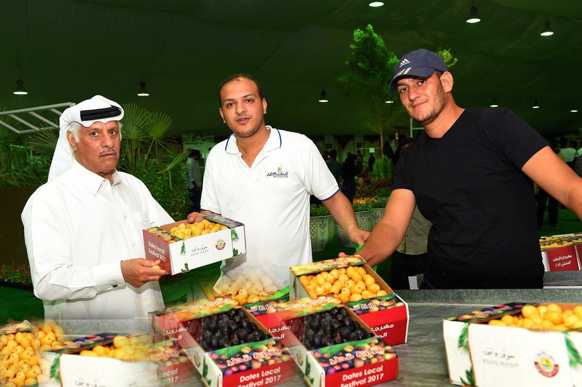 albaladiya's tweet photo. يواصل #مهرجان_الرطب_المحلي الثاني استقطاب جماهير غفيرة يوميا من الرابعة عصرا وحتى العاشرة ليلا بالساحة الغربية من #سوق_واقف #الدوحة #قطر https://t.co/qyZvm3uUVH
