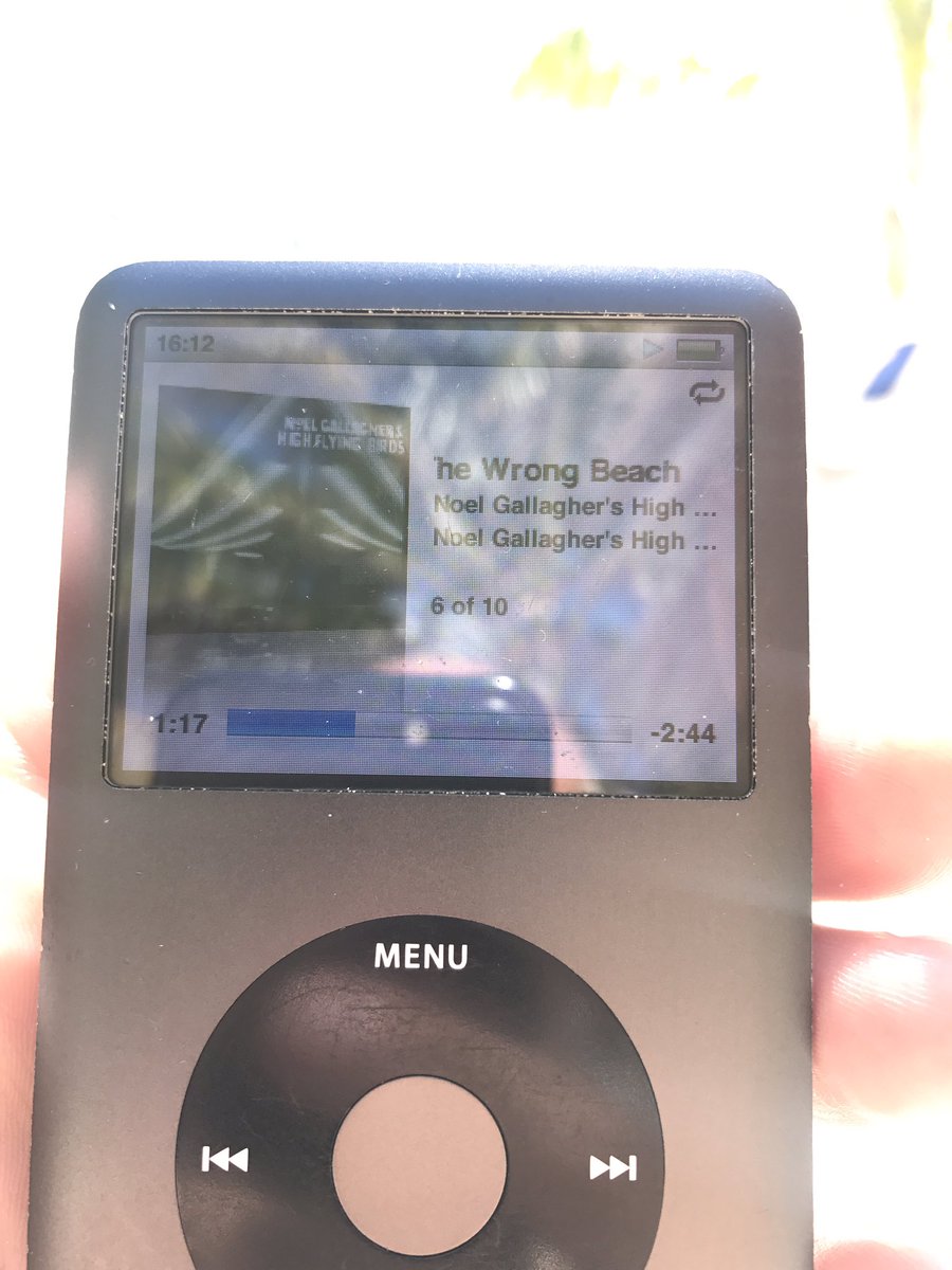 AlanLong2's tweet photo. Stranded on a Mexican beach with @NoelGallagher #NoelGallagher #wrongbeach https://t.co/rJQgUipSWg