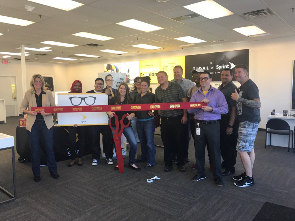 Grand Opening!! Come in for free ice cream from 12-2!!! @DCalzone77 <a href="/LangerSprint/">Luke Langer</a> <a href="/JGSprintWest/">JGSprintWest</a> #BITW