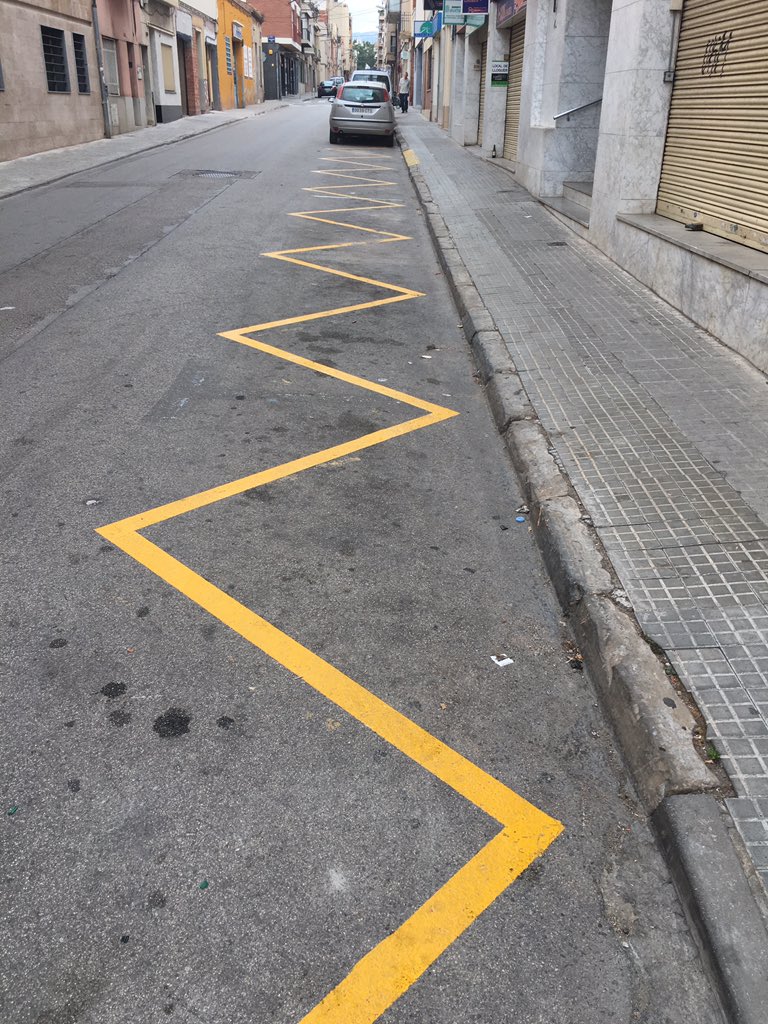 marcrpuig's tweet photo. @jordi_ballart @ajterrassa I això de posar cada cop més places de carrega i descarrega a Nicolau Talló? Falten places d,aparcament i això no ho utilitza ningú https://t.co/0Hqr74NLF7
